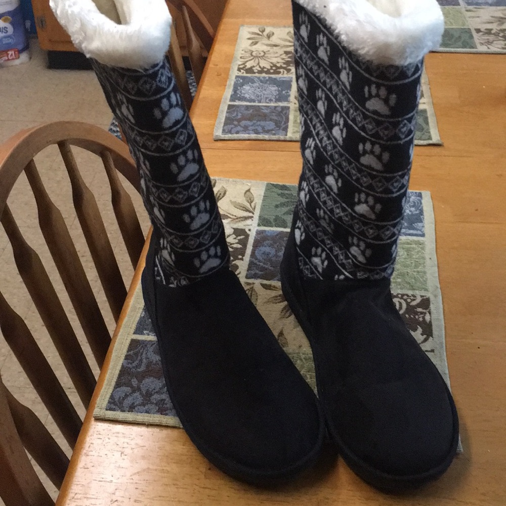 Paw boots sz 11